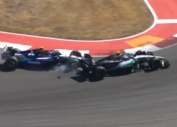 VIDEO – Carlos Sainz Faces Shocking Mexico Grid Drop After Controversial Clash with Antonelli in Austin!