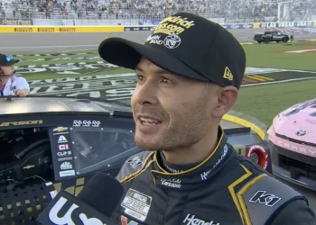 Kyle Larson’s Heartbreaking NASCAR Defeat to Denny Hamlin Shakes Up Championship Race