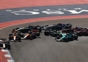 McLaren’s Shocking Self-Destruction: Piastri and Norris Collide in Catastrophic Austin Chaos!