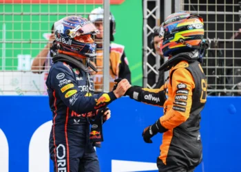 Title Contenders Clash: Piastri and Verstappen Surge Ahead While Norris Struggles in Singapore Showdown