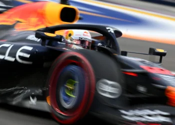 Yuki Tsunoda Thrives Under Laurent Mekies: Rediscovering the Winning ‚Racing Bulls‘ Spirit at Red Bull!