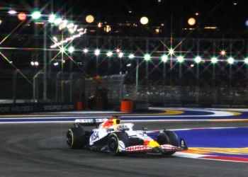 Isack Hadjar Mirrors Max Verstappen’s Brilliance: A Rising Star’s Stunning Singapore Debut!