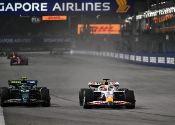 Isack Hadjar Slams « Grumpy » Fernando Alonso After Intense Singapore GP Showdown!