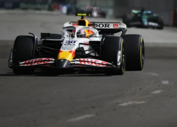 Liam Lawson’s Shocking Singapore GP Nightmare: Crashes and Silence from Helmut Marko!