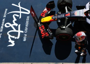 Max Verstappen’s Unstoppable Charge: McLaren Faces Crushing Pressure in Epic Title Showdown!