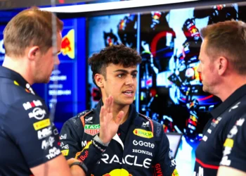 Arvid Lindblad Stuns in Mexico F1 Practice: Red Bull’s Rising Star Delivers Jaw-Dropping Performance!