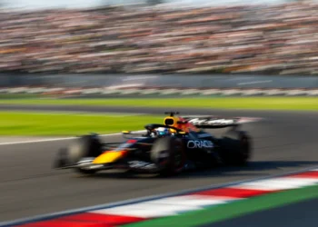 Arvid Lindblad Shines Amidst Pressure: Sixth Place Debut at Mexico City F1 Grand Prix!