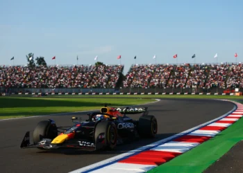 Verstappen’s Tire Crisis: Alarming Pace Issues Threaten Red Bull’s Race Strategy!
