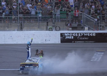 Chase Elliott Triumphs as Denny Hamlin Becomes NASCAR’s Darth Vader in Epic Kansas Showdown!