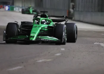 Disastrous Singapore Race: Sauber’s Bortoleto and Hülkenberg Suffer Double Zero in Crushing Defeat