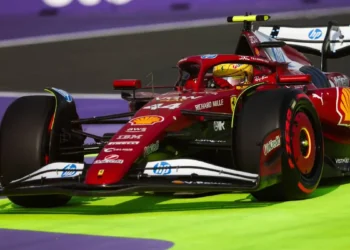 Lewis Hamilton Shockingly Penalized in Singapore GP: F1’s Heart-Stopping Controversy Unfolds!