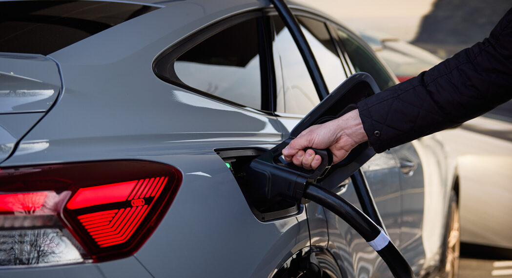 Mais de seis milhões de carregamentos de veículos eletrificados na rede pública em 2025