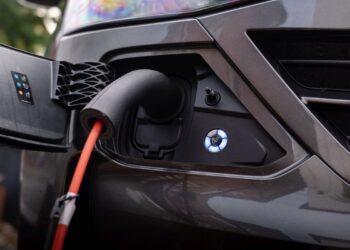 Alemanha reintroduz incentivos para elétricos