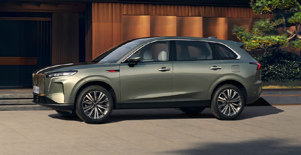 Hongqi HS6 PHEV recordista mundial: 2327 km sem reabastecer ou recarregar