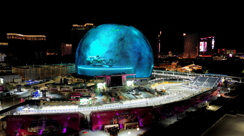 F1 Drivers Brace for „Spicy“ Challenge as Rain Threatens Las Vegas GP Practice Sessions