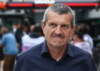 McLaren’s Shocking Silence: Guenther Steiner Slams Team for Failing to Defend Oscar Piastri