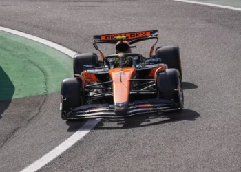 Lando Norris takes the Sprint Pole, with Piastri in 3th and Verstappen only 6th!