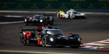 Toyota’s Nyck de Vries Dominates Bahrain Race, Ferrari’s Giovinazzi Chases Relentlessly!