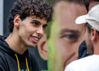 Controversial F1 Commentator Insults Gabriel Bortoleto’s Mother Live, Sparks Outrage!