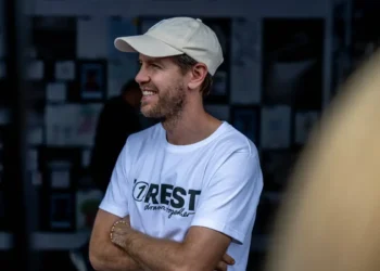 Sebastian Vettel’s Shocking ‘Packet of Biscuits’ Gesture Amid F1 Career Crisis Unveiled!