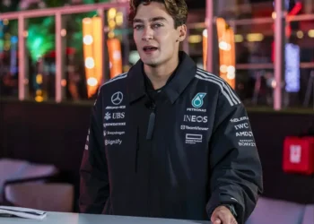 Las Vegas Showdown: Russell Predicts McLaren’s Struggles as Red Bull Roars to Victory!