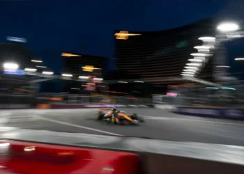 Lando Norris Shatters Expectations, Dominates Red Flag-Chaotic Las Vegas GP Practice Session!