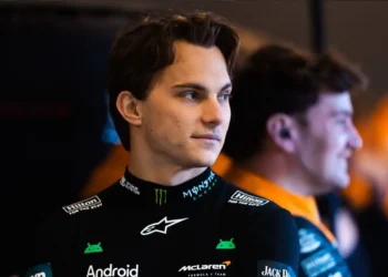 Oscar Piastri’s Shocking Deleted Post: Conspiracy Ignites Amid F1 Title Battle Chaos!