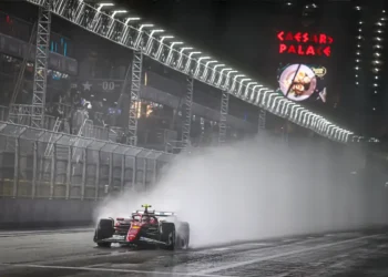 Lewis Hamilton’s Shocking Qualifying Blunder: Did Ferrari Driver Miss Crucial Timing in Las Vegas GP?