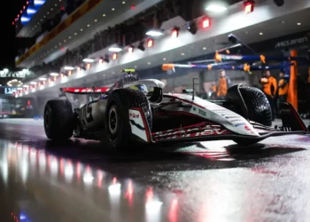 Chaos Strikes at Las Vegas GP: Albon and Bearman Crash Out in Dramatic Q1 Clashes!