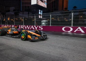 McLaren’s Oscar Piastri Unleashes ‘Decent’ Pace Amidst Las Vegas GP Drama as Norris Eyes Pole