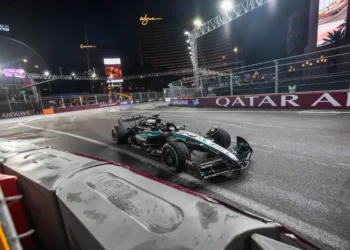 George Russell’s Heart-Stopping Mercedes Steering Crisis Dashes Pole Dreams at Las Vegas Grand Prix