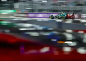 Fernando Alonso Thrives in Rain-Soaked Las Vegas GP Qualifying, Storming to Shocking P7 Finish!