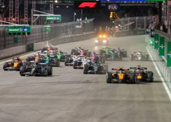 Norris’ Bold Gamble Backfires: Verstappen Seizes Control in F1 Championship Drama!