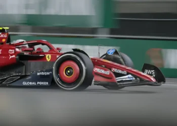 Hamilton’s Shocking Ferrari Strategy Failure: How Mercedes’ Antonelli Stunned the Racing World!