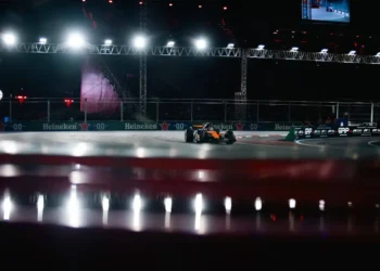Lando Norris faces shocking setback in Las Vegas: embarrassing start hands victory to Verstappen