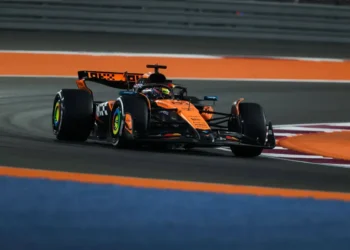 Piastri Stuns Qatar as Verstappen Brands Gearbox ‘a Disaster’ in Chaotic Practice Shake-Up