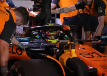 Oscar Piastri claims stunning pole position at F1 Qatar GP Sprint as Max Verstappen falters