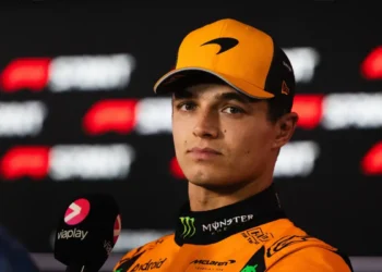 Lando Norris ignores Max Verstappen’s pressure in thrilling Qatar F1 Sprint showdown