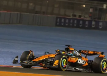 Oscar Piastri Grabs Qatar Pole as Norris Falters and Verstappen Settles for P3 Under Lusail Lights