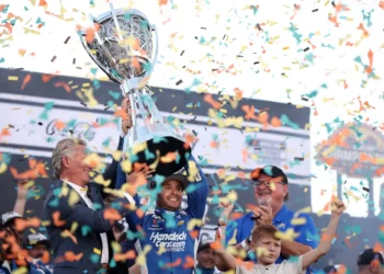 Kyle Larson Stuns NASCAR with Unbelievable Championship Win Despite Not Leading a Single Lap!