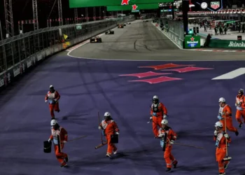 Chaos Erupts at Las Vegas GP: Former F1 Director Slams Marshals for Dangerous Track Blunder!