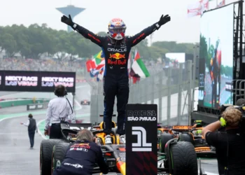 Max Verstappen’s Astonishing 17th to First: Epic Overtakes in Rain-Soaked Sao Paulo GP!