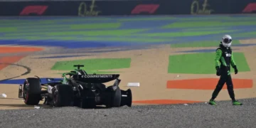 VIDEO – Nico Hulkenberg’s crash ignites pit lane pandemonium at Qatar Grand Prix: chaos unfolds!