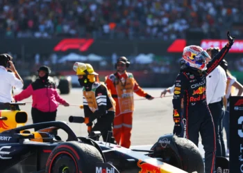 McLaren’s Title Dreams on the Brink: Could Verstappen Deliver F1’s Biggest Upset?