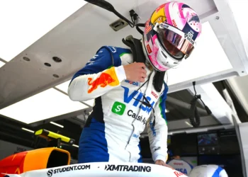 Liam Lawson’s Frustrating Sprint Qualifying Disaster: Timing Blunder Leaves Him in 17th!