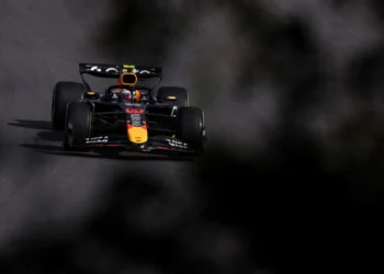 F1 Shock: Tsunoda and Sainz Face Pit Lane Start in High-Stakes São Paulo Sprint Showdown!