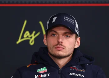 Verstappen Urges Piastri to Confront FIA Over Controversial Penalty Controversy in F1 Showdown