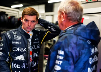 Max Verstappen’s Bold Challenge: McLaren’s Oscar Piastri Must Contact FIA Over Controversial Penalty!