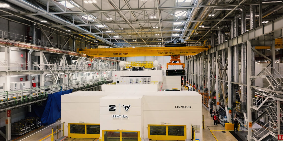 Fábrica da Seat tem uma das mais modernas prensas do mundo
