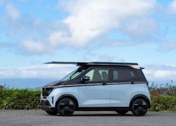 Painel solar da Nissan aumenta autonomia em andamento